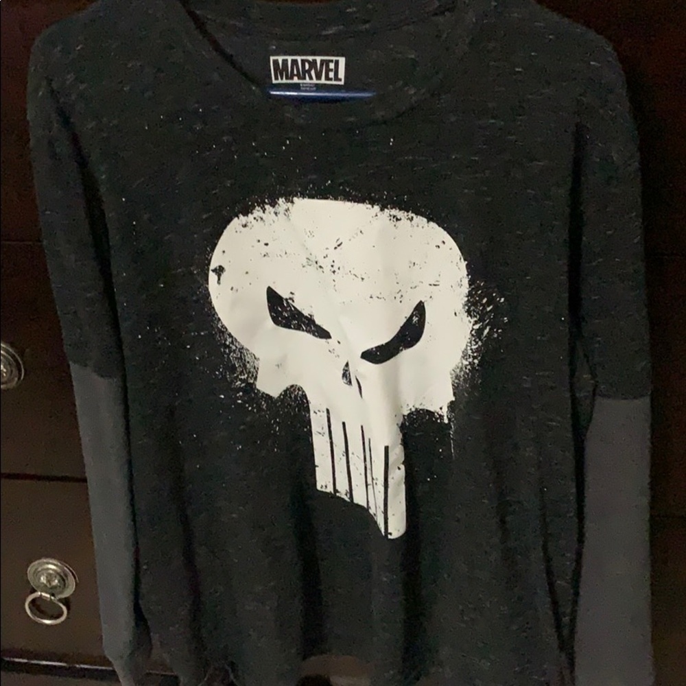 marvel skull long sleeve shirt